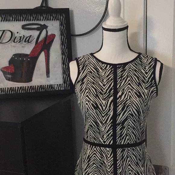 Zebra Print Dress Sz 4P - Picture 2 of 5